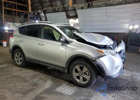 2015 Toyota Rav4 Xle z USA, uszkodzony, nr VIN JTMRFREV0FJ013929